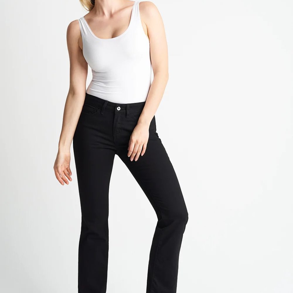 Yummie bootcut jeans siae 25, 1 black & 1 blue, new with tags on